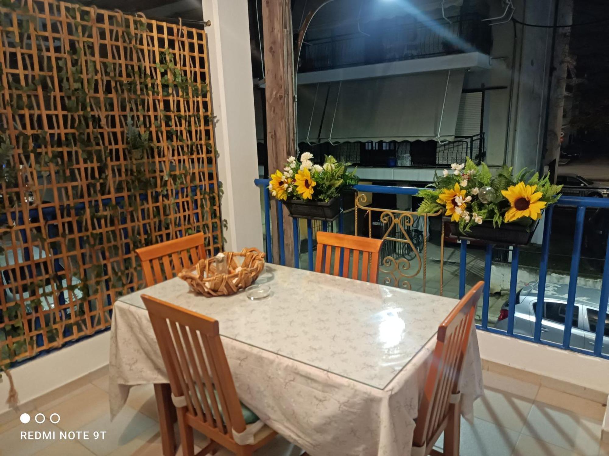 Central Sweet Home Larissa Bagian luar foto